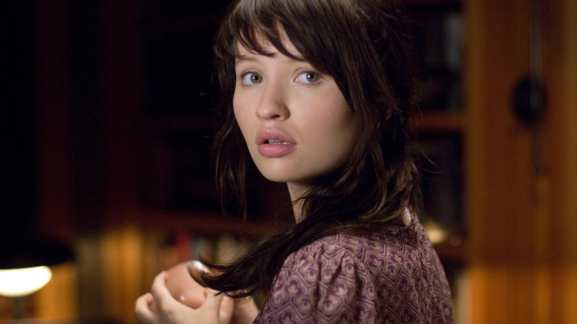 Emily Browning Height Age Weight
