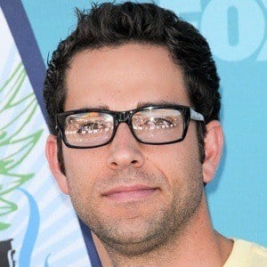 Zachary Levi Height Age Weight