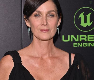 Carrie-Anne Moss Height Age Weight